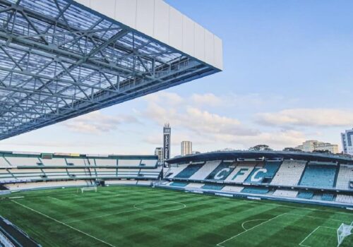 Onde assistir a Coritiba x Athletico-PR pelo Brasileirão e aos outros jogos desta sexta (11)