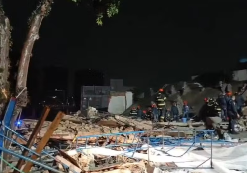 Prédio em construção desaba sobre casa deixando ao menos dois mortos na Zona Leste de São Paulo