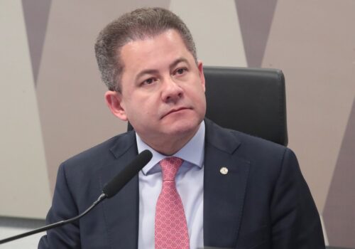 Dino diz que Cezinha de Madureira usou função parlamentar para sugerir influência sobre ministros