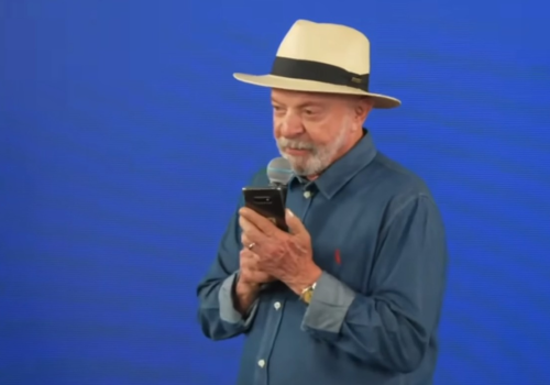 Lula telefona para Flávio Dino antes de sancionar projeto de autoria do ministro no PA