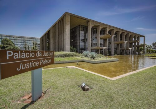 Ministério da Justiça diz que PF seguirá investigações com 'independência', após decisões de Fachin
