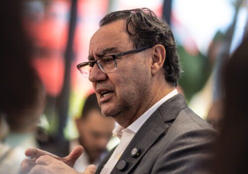 Cury faz campanha em igreja evangélica e promete duas mulheres no STF