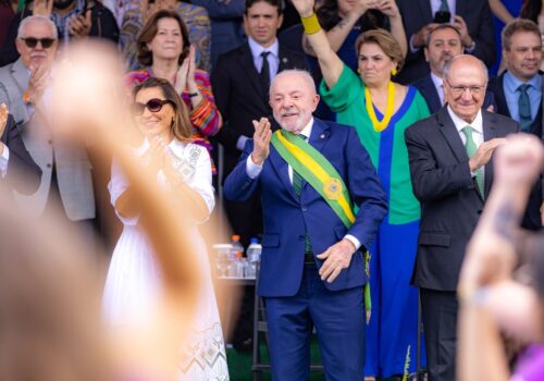 Representantes dos Três Poderes acompanham desfile de 7 de Setembro em meio à crise no STF
