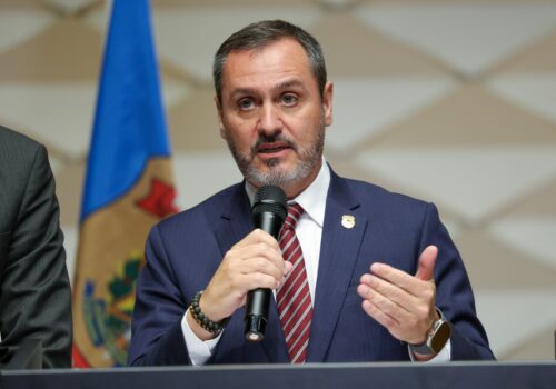 AGU celebra decisão de Fachin de suspender decisão que afastou Andrei Rodrigues da PF