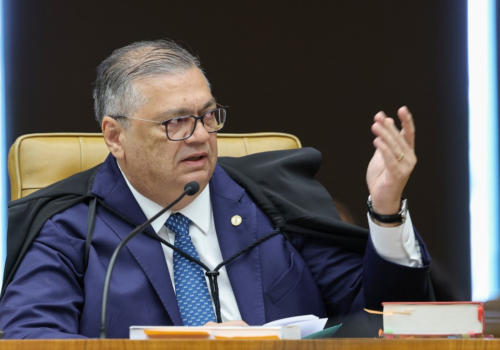 Dino pede postura de Fachin em sessão do STF: 'Vossa Excelência está assistindo isso há horas'
