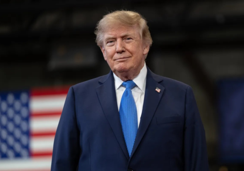 Governo Trump pretende impor novas sanções contra o Tribunal Penal Internacional, diz jornal