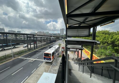Em fase de testes, BRT e VLT passam a aceitar cartões no Rio de Janeiro; crédito tem taxa