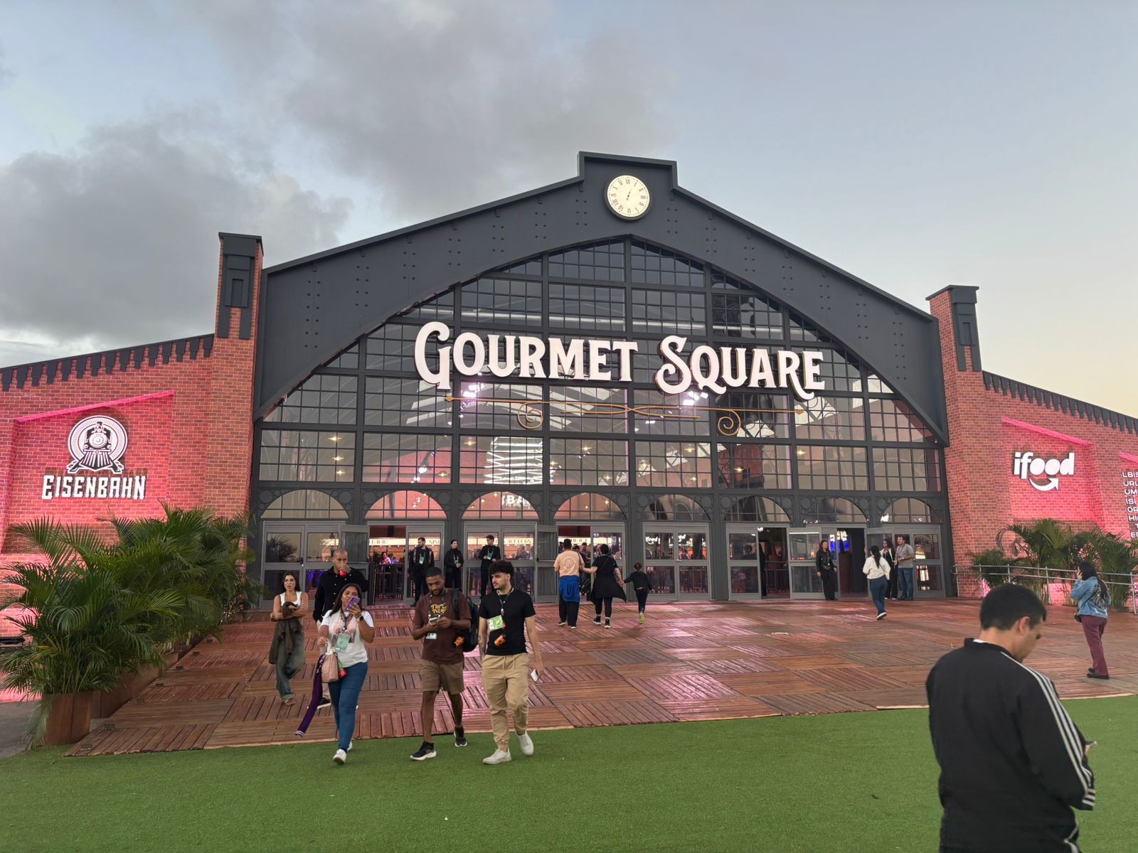 Área de gastronomia Gourmet Square, no Rock in Rio 2026. — Foto: Cláudio Gabriel/CBN