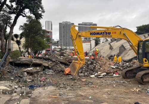 Sobe para seis o número de mortos em desabamento na zona leste de SP