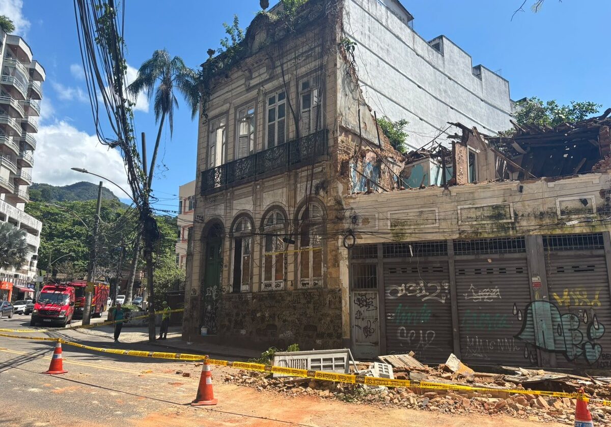 Mulher e criança ficam feridas após desabamento e casarão no Cosme Velho, no Rio