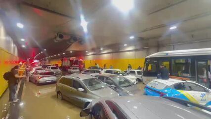 Água toma conta do Túnel do Anhangabaú e motoristas ficam ilhados - Imagens BTN