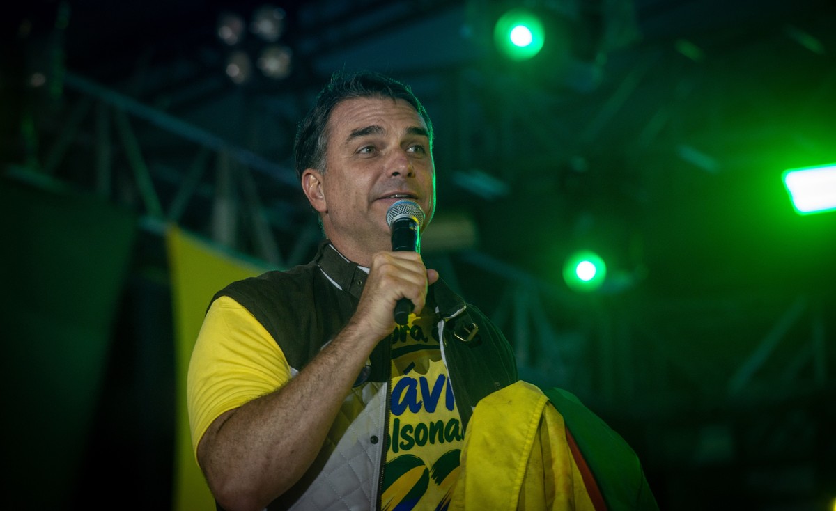 Em busca de engajamento, Flávio Bolsonaro pede que influenciadores foquem em problemas e críticas ao PT