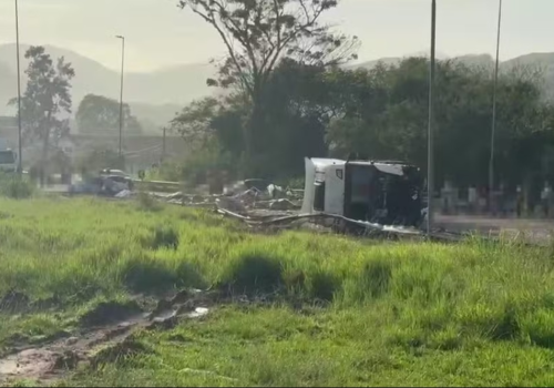 Acidente deixa cinco mortos e provoca interdição total na BR-393, em Barra do Piraí (RJ)