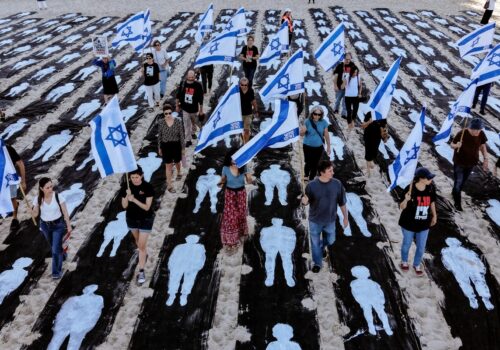 Três anos após ataque do Hamas, Israel homenageia vítimas do 7 de outubro