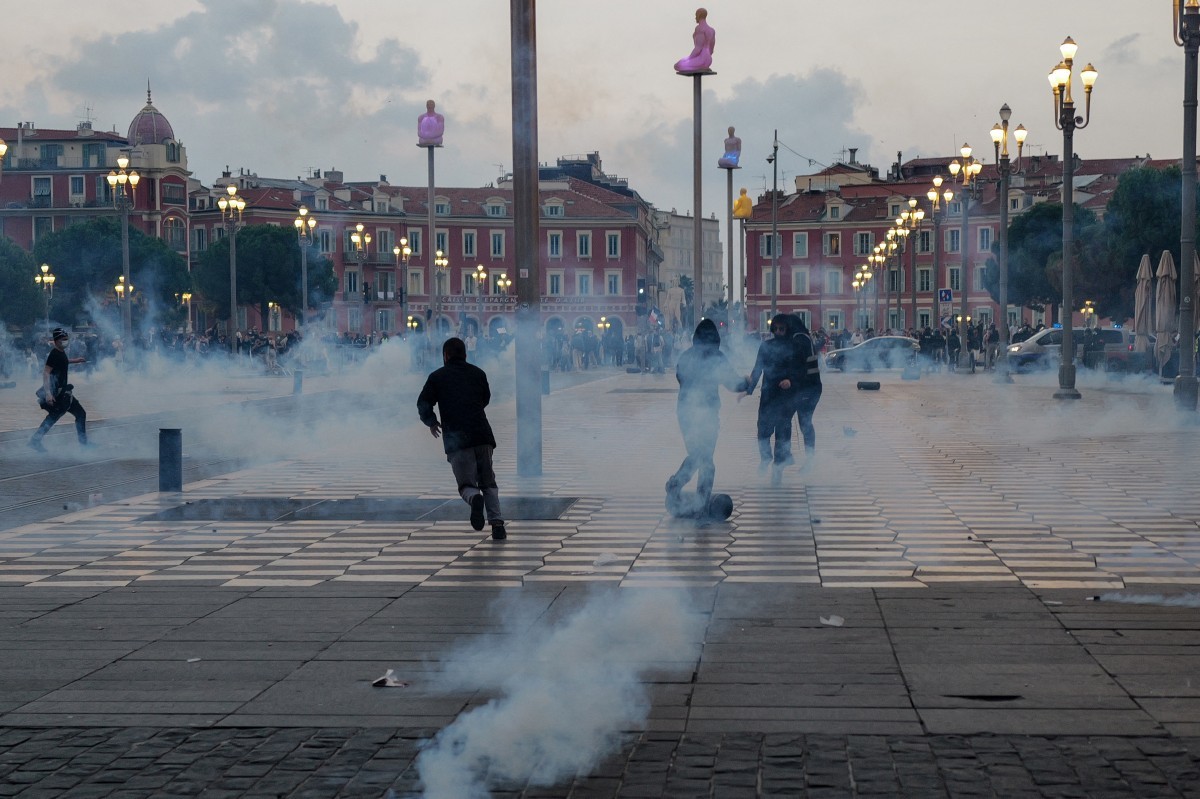 Mais de 550 mil franceses vão às ruas em todo país durante protestos contra custo de vida