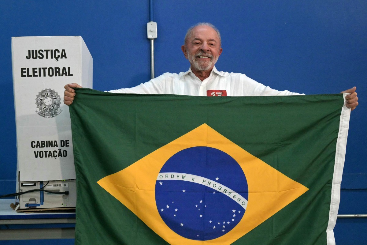 Lula vota em São Bernardo do Campo (SP) durante segundo turno das eleições