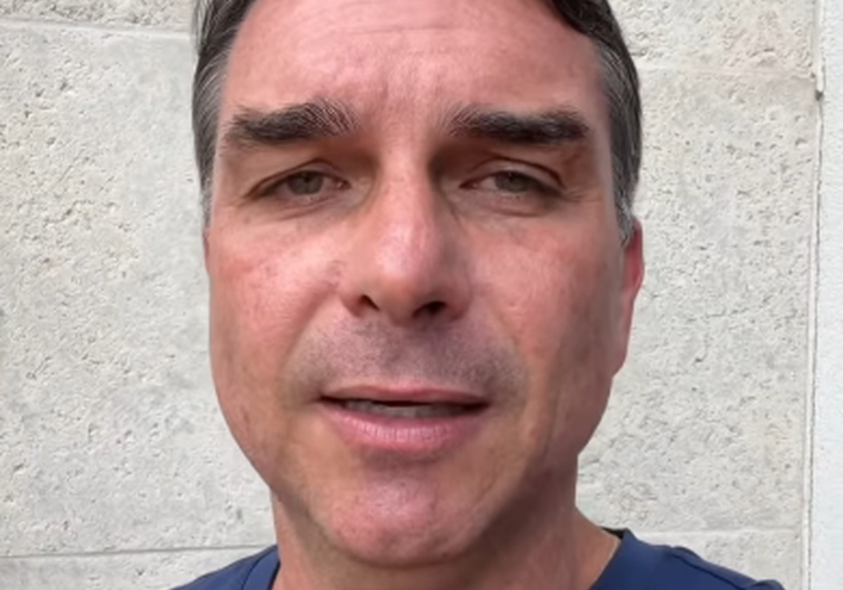 Flávio Bolsonaro recua e diz que vai pedir a cassação da chapa de Lula