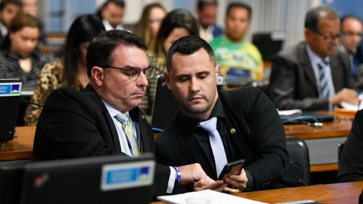 Cleitinho declara apoio a Flávio Bolsonaro no segundo turno das eleições presidenciais