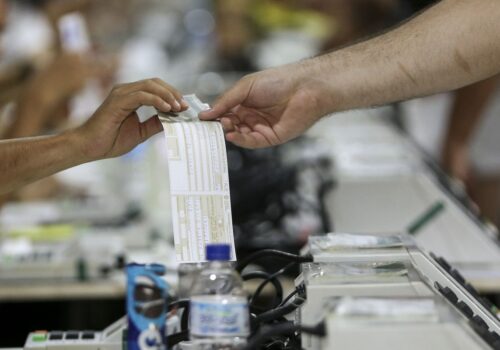 Mais de 30 milhões não votaram no 1º turno: qual o peso deles para Lula e Flávio?