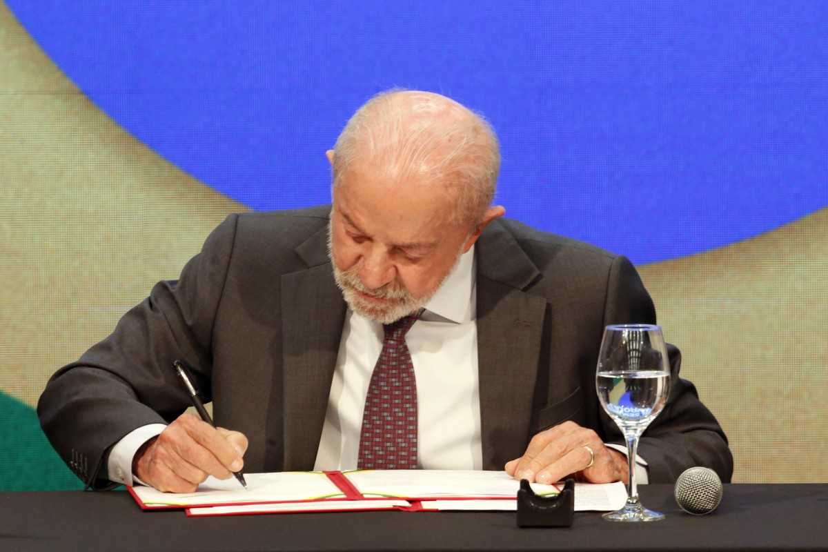 Governo Lula prepara projeto para reforçar compromisso com centro da meta fiscal