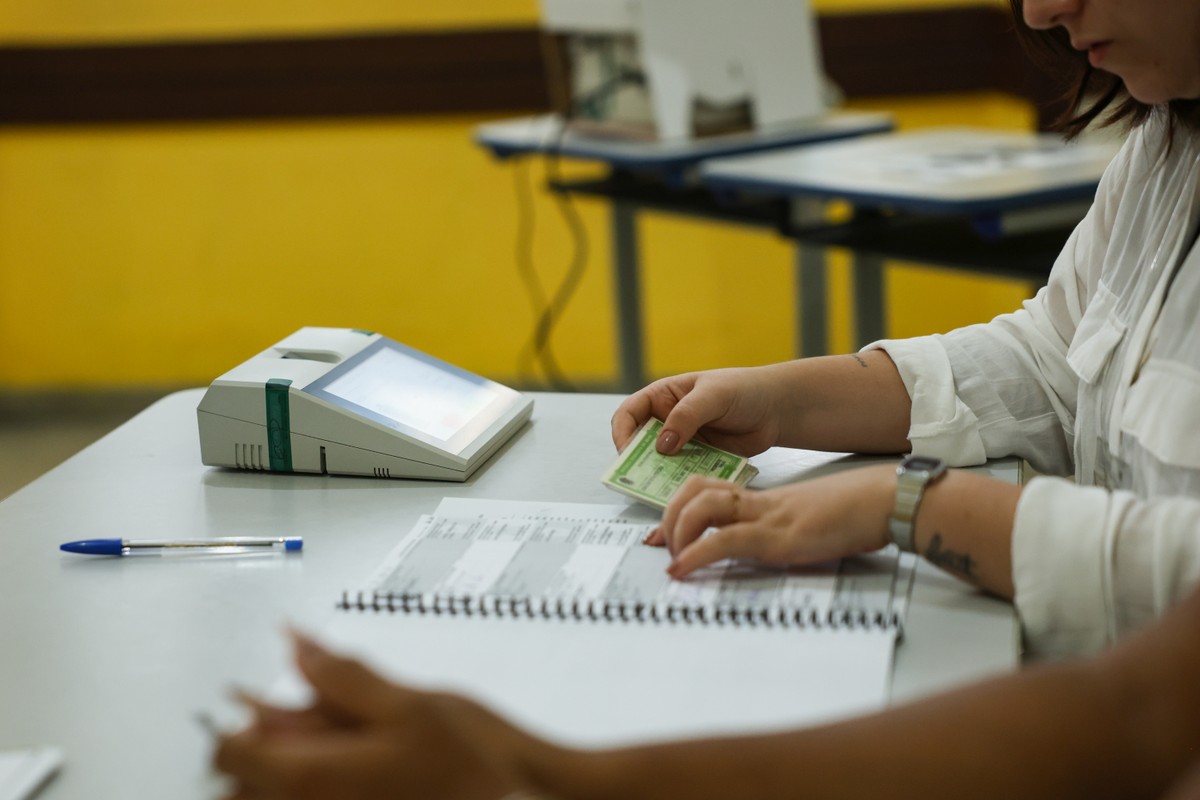 CNBB pede que políticos eleitos 'contribuam para fortalecer a convivência democrática'