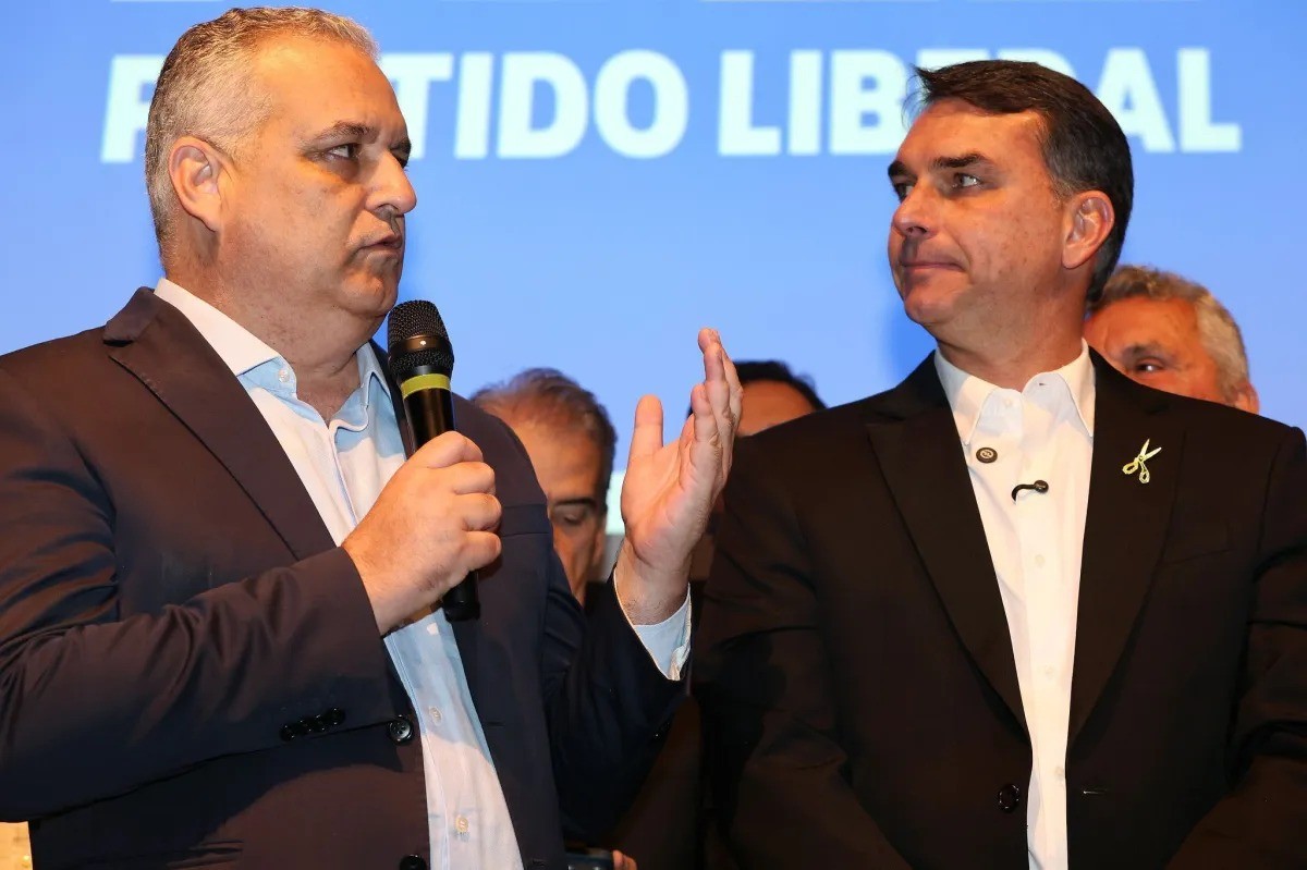 Alfredo Gaspar, vice de Flávio, vota em Maceió