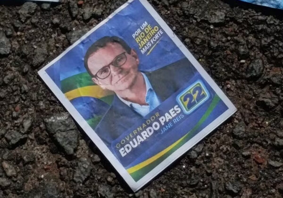 Eduardo Paes e Douglas Ruas acionam Justiça contra santinhos falsos com número e foto trocados