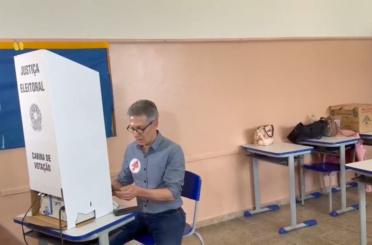 TRE-MG transfere investigação de uso de celular na cabine de votação por Zema para Zona Eleitoral de Araxá